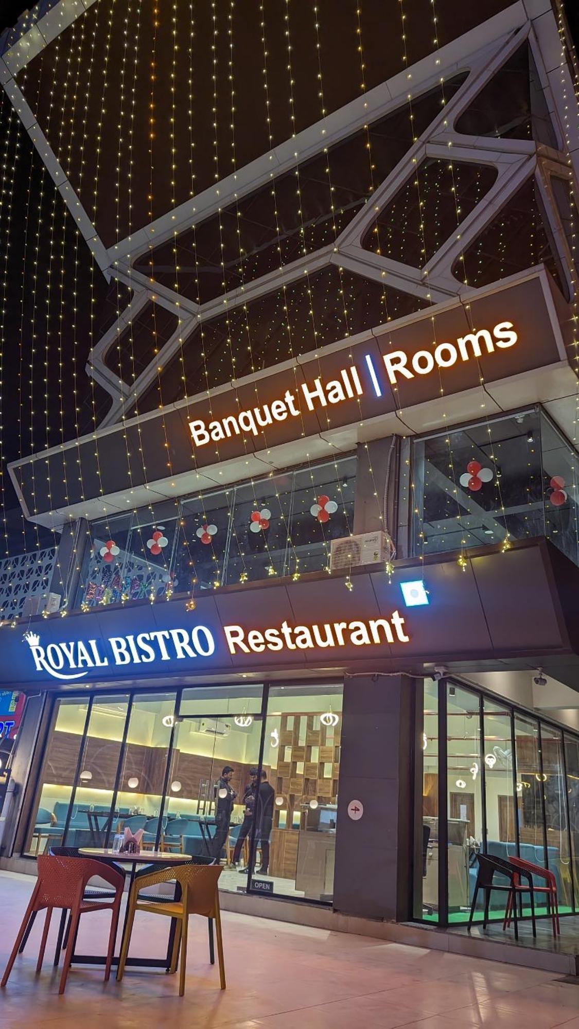 Hotel Royal Bistro Mahesana Екстериор снимка